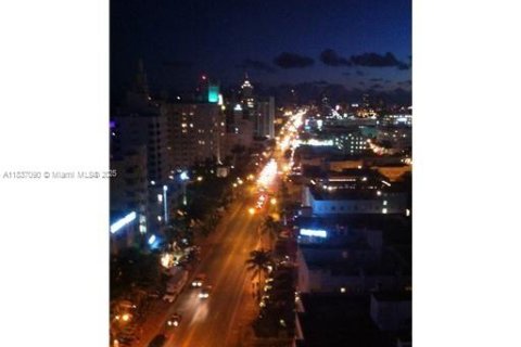 Apartment in Miami Beach, Florida 2 bedrooms, 108.51 sq.m. № 1821697 - photo 18