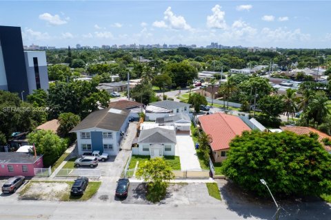 Villa ou maison à louer à Miami, Floride: 1 chambre, 46.45 m2 № 2376077 - photo 13