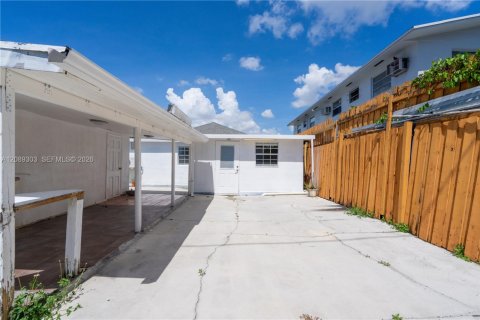 Villa ou maison à louer à Miami, Floride: 1 chambre, 46.45 m2 № 2376077 - photo 15