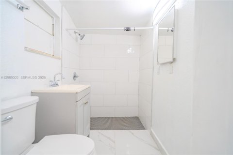 Villa ou maison à louer à Miami, Floride: 1 chambre, 46.45 m2 № 2376077 - photo 10