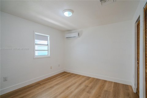 Villa ou maison à louer à Miami, Floride: 1 chambre, 46.45 m2 № 2376077 - photo 9