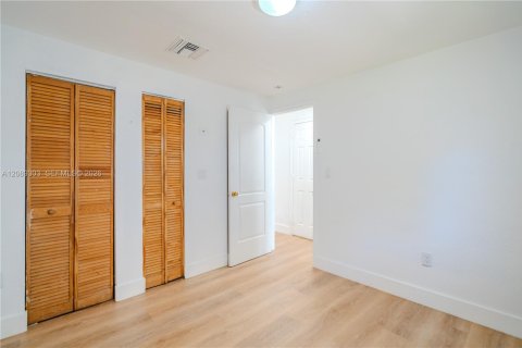 Villa ou maison à louer à Miami, Floride: 1 chambre, 46.45 m2 № 2376077 - photo 6