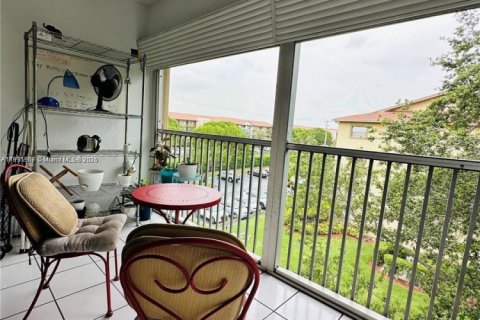 Купить кондоминиум в Пемброк-Пайнс, Флорида 2 спальни, 102.19м2, № 1969208 - фото 20