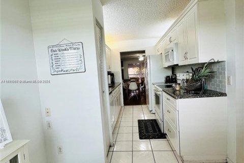 Купить кондоминиум в Пемброк-Пайнс, Флорида 2 спальни, 102.19м2, № 1969208 - фото 14