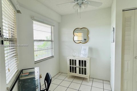 Купить кондоминиум в Пемброк-Пайнс, Флорида 2 спальни, 102.19м2, № 1969208 - фото 15