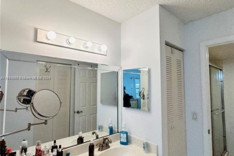 Купить кондоминиум в Пемброк-Пайнс, Флорида 2 спальни, 102.19м2, № 1969208 - фото 24