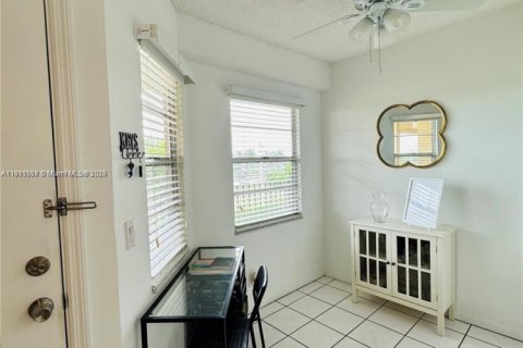 Купить кондоминиум в Пемброк-Пайнс, Флорида 2 спальни, 102.19м2, № 1969208 - фото 16