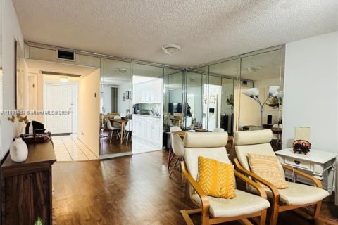 Купить кондоминиум в Пемброк-Пайнс, Флорида 2 спальни, 102.19м2, № 1969208 - фото 11