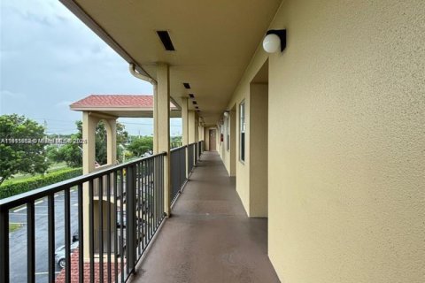 Купить кондоминиум в Пемброк-Пайнс, Флорида 2 спальни, 102.19м2, № 1969208 - фото 7