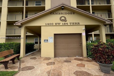 Купить кондоминиум в Пемброк-Пайнс, Флорида 2 спальни, 102.19м2, № 1969208 - фото 17