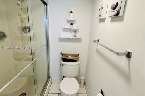 Купить кондоминиум в Пемброк-Пайнс, Флорида 2 спальни, 102.19м2, № 1969208 - фото 25