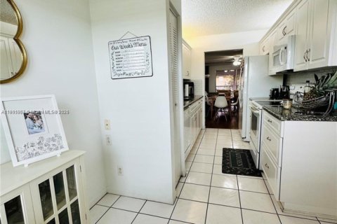 Купить кондоминиум в Пемброк-Пайнс, Флорида 2 спальни, 102.19м2, № 1969208 - фото 5