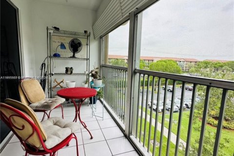 Купить кондоминиум в Пемброк-Пайнс, Флорида 2 спальни, 102.19м2, № 1969208 - фото 21