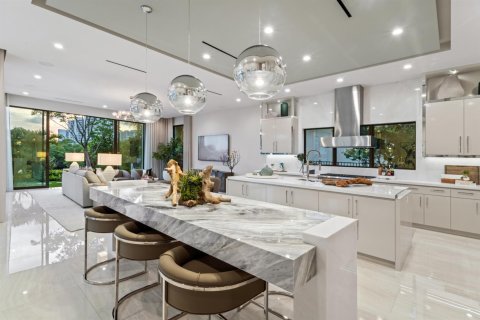 House in Boca Raton, Florida 5 bedrooms, 926.51 sq.m. № 2243914 - photo 20