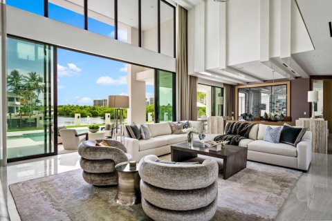 House in Boca Raton, Florida 5 bedrooms, 926.51 sq.m. № 2243914 - photo 9