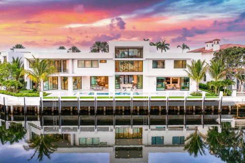 House in Boca Raton, Florida 5 bedrooms, 926.51 sq.m. № 2243914