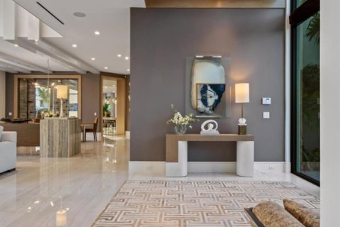 House in Boca Raton, Florida 5 bedrooms, 926.51 sq.m. № 2243914 - photo 4
