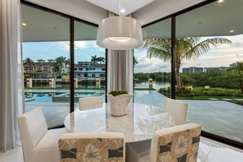 House in Boca Raton, Florida 5 bedrooms, 926.51 sq.m. № 2243914 - photo 24
