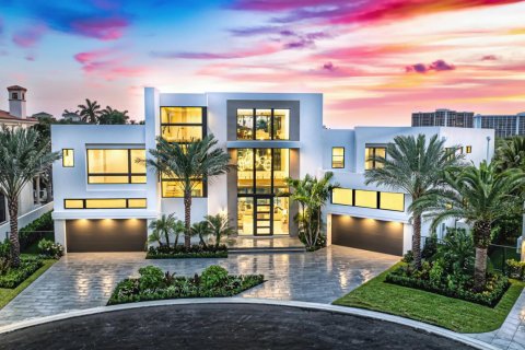 House in Boca Raton, Florida 5 bedrooms, 926.51 sq.m. № 2243914 - photo 2
