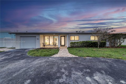 House in Lauderdale-by-the-Sea, Florida 3 bedrooms, 148.83 sq.m. № 1896016 - photo 9