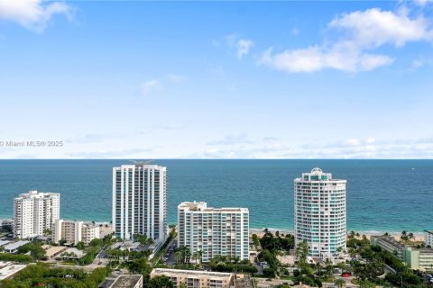 House in Lauderdale-by-the-Sea, Florida 3 bedrooms, 148.83 sq.m. № 1896016 - photo 8