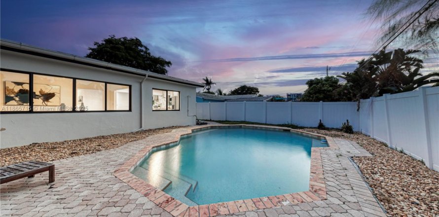 Villa ou maison à Lauderdale-by-the-Sea, Floride 3 chambres, 148.83 m2 № 1896016