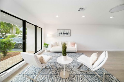 House in Lauderdale-by-the-Sea, Florida 3 bedrooms, 148.83 sq.m. № 1896016 - photo 21