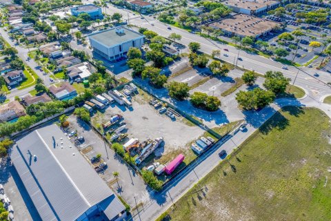 Commercial property in Lauderdale Lakes, Florida № 1874695 - photo 5