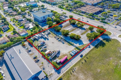 Commercial property in Lauderdale Lakes, Florida № 1874695 - photo 6