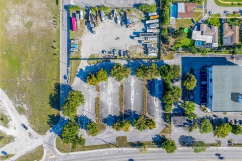 Commercial property in Lauderdale Lakes, Florida № 1874695 - photo 2