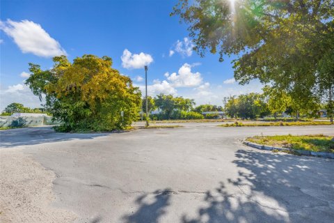 Commercial property in Lauderdale Lakes, Florida № 1874695 - photo 8