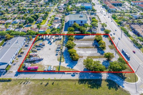 Commercial property in Lauderdale Lakes, Florida № 1874695 - photo 1