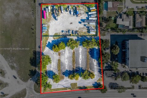 Commercial property in Lauderdale Lakes, Florida № 1874695 - photo 3