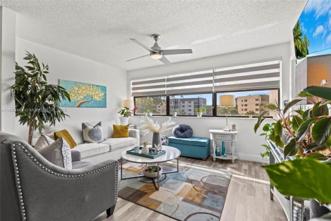 Copropriété à vendre à Sunrise, Floride: 2 chambres, 127 m2 № 1944849 - photo 18