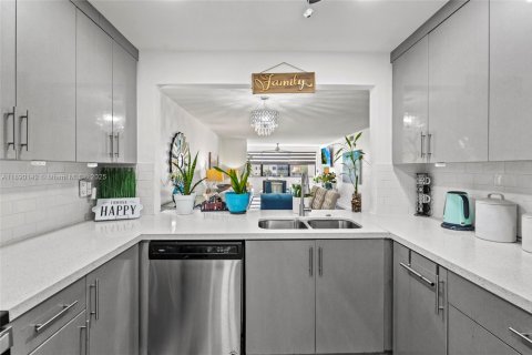 Copropriété à vendre à Sunrise, Floride: 2 chambres, 127 m2 № 1944849 - photo 7