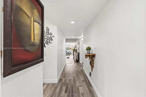 Copropriété à vendre à Sunrise, Floride: 2 chambres, 127 m2 № 1944849 - photo 1