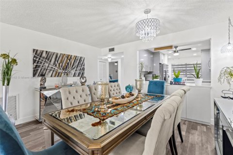 Copropriété à vendre à Sunrise, Floride: 2 chambres, 127 m2 № 1944849 - photo 13