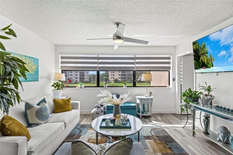 Copropriété à vendre à Sunrise, Floride: 2 chambres, 127 m2 № 1944849 - photo 23