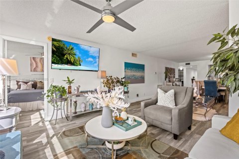 Copropriété à vendre à Sunrise, Floride: 2 chambres, 127 m2 № 1944849 - photo 21