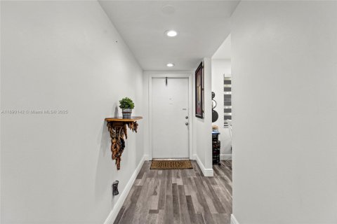 Copropriété à vendre à Sunrise, Floride: 2 chambres, 127 m2 № 1944849 - photo 2