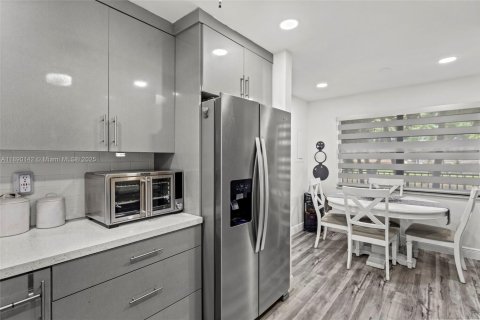 Copropriété à vendre à Sunrise, Floride: 2 chambres, 127 m2 № 1944849 - photo 8