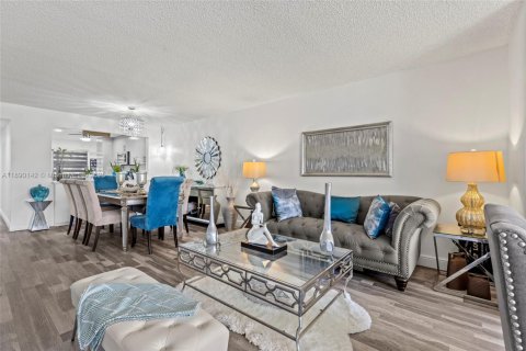 Copropriété à vendre à Sunrise, Floride: 2 chambres, 127 m2 № 1944849 - photo 16