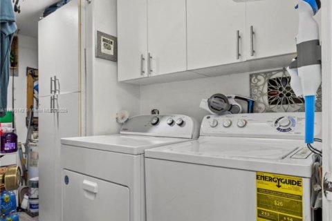 Copropriété à vendre à Sunrise, Floride: 2 chambres, 127 m2 № 1944849 - photo 28