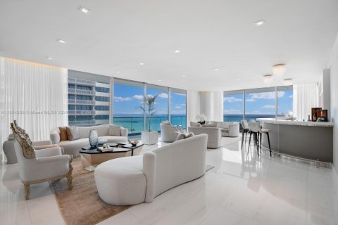 Condo in Bal Harbour, Florida, 3 bedrooms  № 1703693 - photo 1