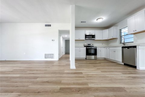 Casa en venta en Orlando, Florida, 4 dormitorios, 204.29 m2 № 1902169 - foto 6