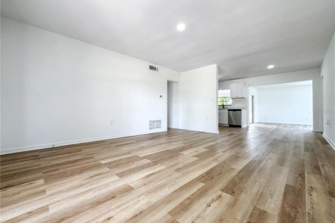 Casa en venta en Orlando, Florida, 4 dormitorios, 204.29 m2 № 1902169 - foto 5