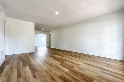 Casa en venta en Orlando, Florida, 4 dormitorios, 204.29 m2 № 1902169 - foto 4