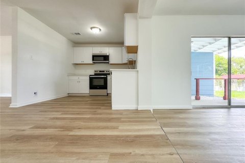 Casa en venta en Orlando, Florida, 4 dormitorios, 204.29 m2 № 1902169 - foto 8