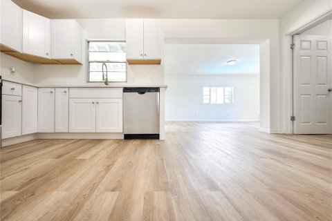 Casa en venta en Orlando, Florida, 4 dormitorios, 204.29 m2 № 1902169 - foto 16