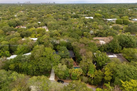House in Pinecrest, Florida 4 bedrooms, 416.2 sq.m. № 1928594 - photo 6